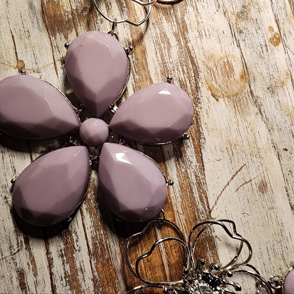 Purple / Lilac Color Flower Statment Necklace (22 inches) - Picture 5 of 10